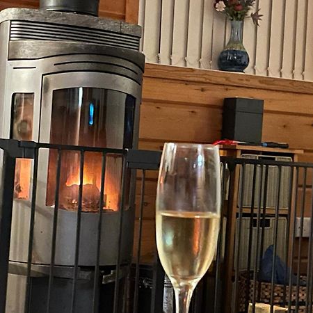 Luxury Peak District Lodge, Hot Tub, Log Burner, Nr Lake Rudyard Luaran gambar